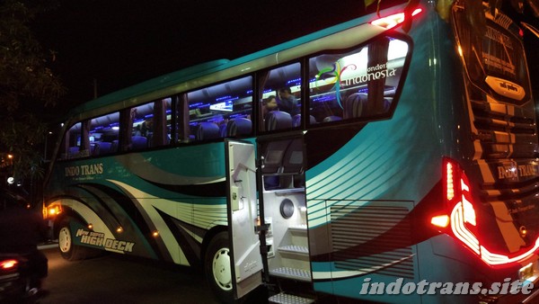 Gemerlapnya Lampu Di Dalam Bus Indo Trans