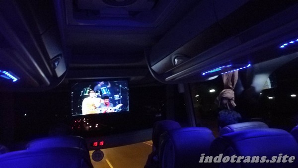 Interior Bus Indo Trans Di Malam Hari