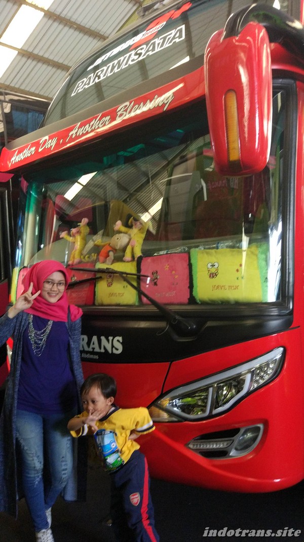 Model Bus Pariwisata Indo Trnas