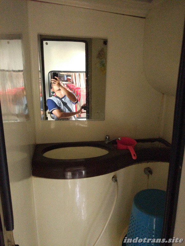 Toilet Bus Indo Trans