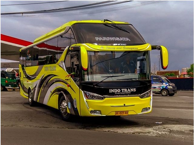 Foto Bus PO Indo Trans Karoseri Laksana SR2 Warna Kuning
