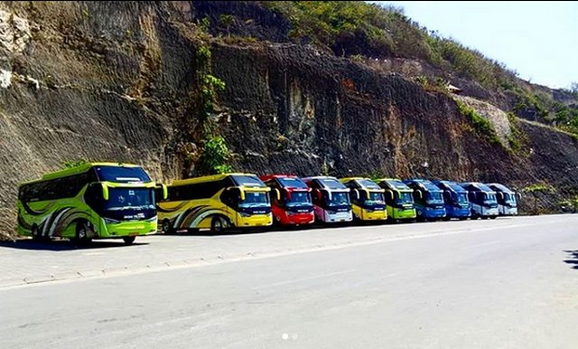 Sepuluh Bus Indo Trans Berjejer